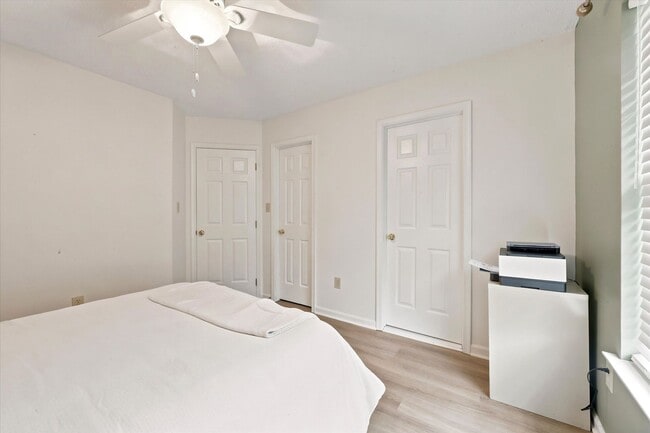 Building Photo - Town Home in Popular North Pointe