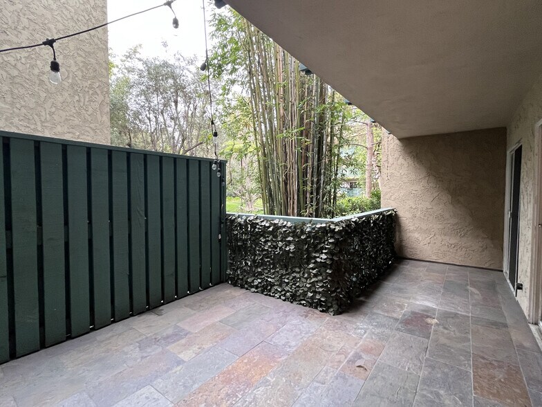 Building Photo - 552 N Bellflower Blvd