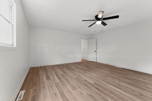 Building Photo - 90 Needham St
