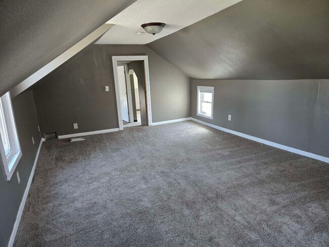 Building Photo - 1211 Garfield Ave