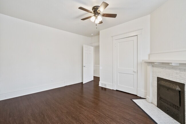 Building Photo - 439 Kingsboro St