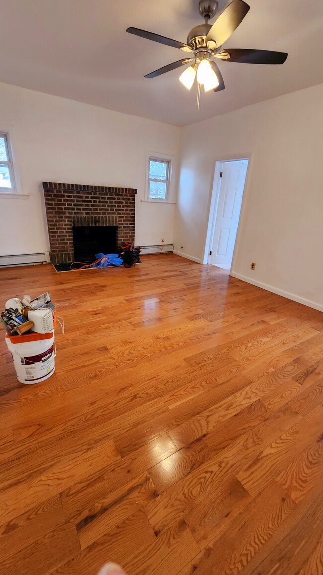 Living room - 4 Lawrence Ave