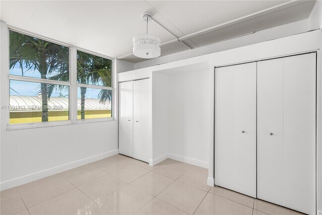 Building Photo - 3180 SW 22nd Terrace