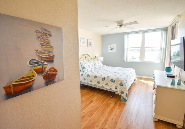Building Photo - 6021 Bahia Del Mar Cir N