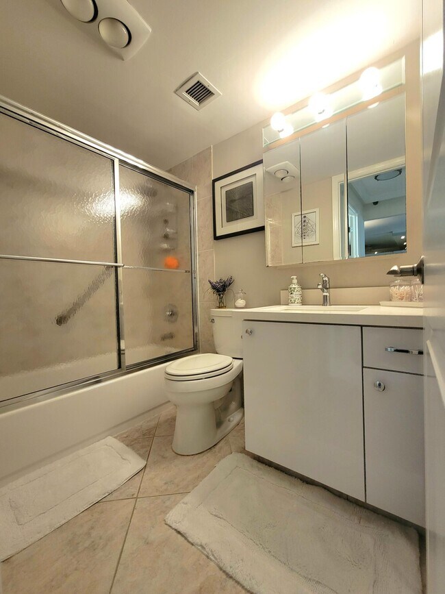 Building Photo - 3221 S Ocean Blvd