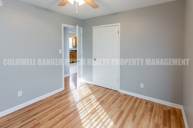 Building Photo - 345 Yoakum St