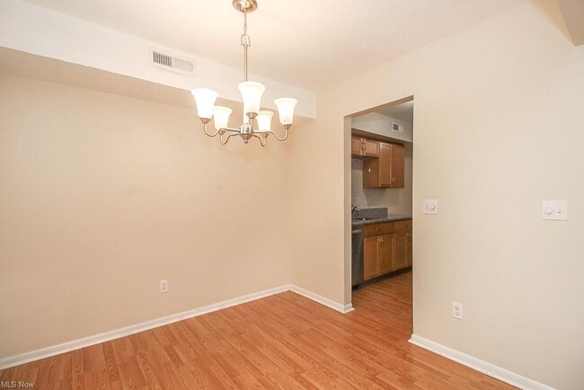 Building Photo - 1770 Rolling Hills Dr