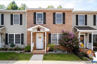 Building Photo - 2 Story Townhouse in Grottoes