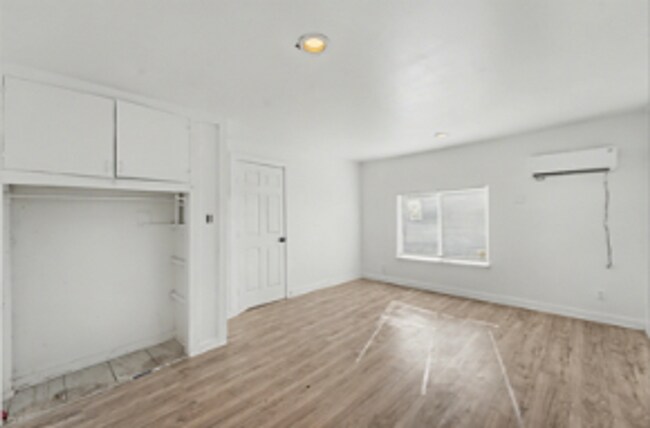 Building Photo - 732 N Victor Ave