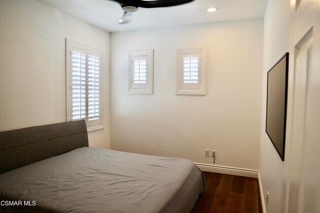 Building Photo - 6072 Mandeville Pl