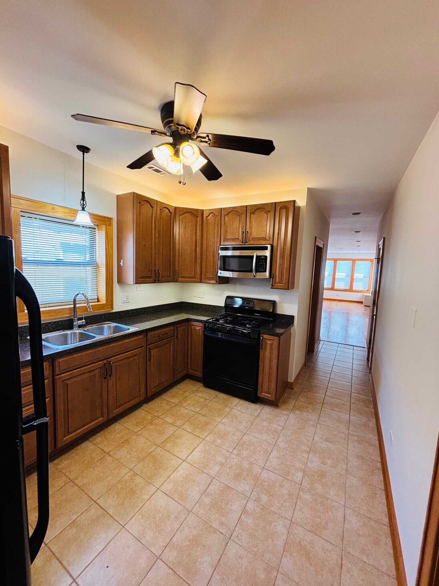 Kitchen - 2318 W Diversey Ave