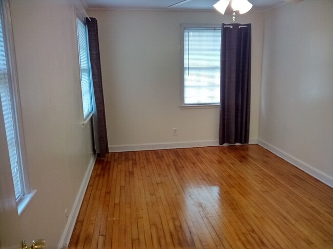 Building Photo - 2 E 54th St