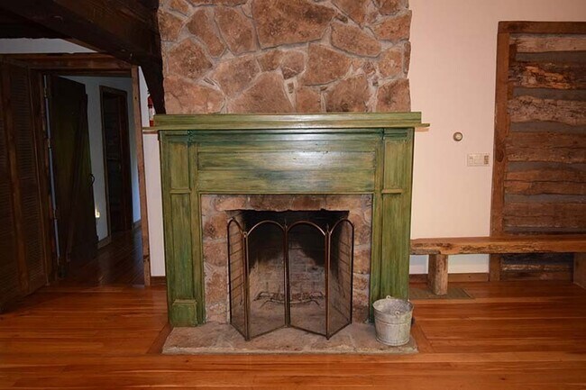 Building Photo - Sugar Mountain Cabin Home! Large, Finished Basement!