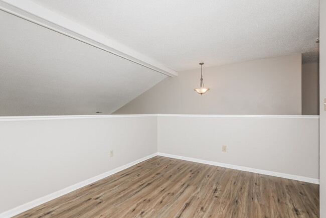 Building Photo - 7115 Sun Ct