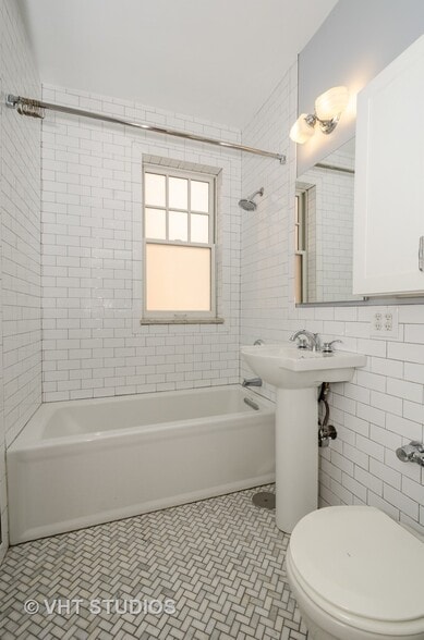 Building Photo - 734 Hinman Ave