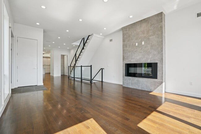 Building Photo - 714 Undercliff Ave