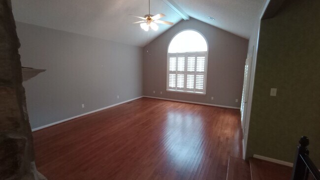 Building Photo - 4 bedroom 3 bath Home with Pickleball Cour...