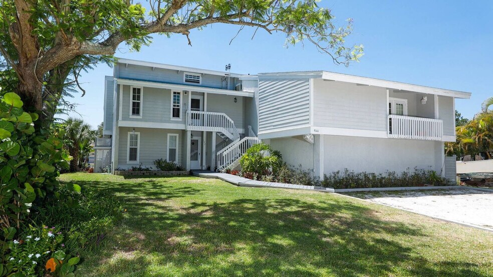 Building Photo - 9141 Lake Dr