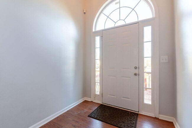 Building Photo - Spacious 4 Bedroom, 3 Bathroom Home in Cov...