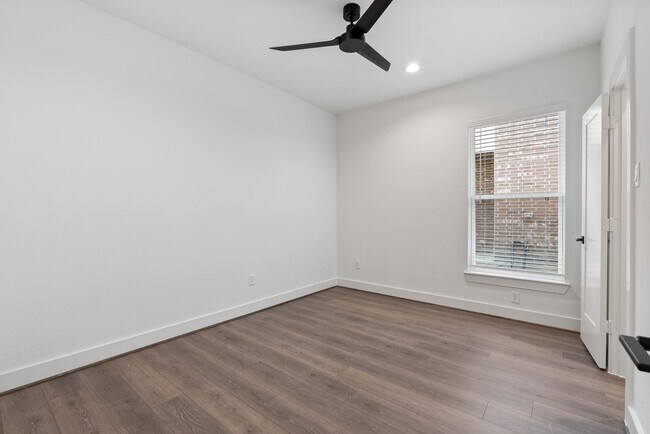 Building Photo - 2759 Sunny Briar Dr