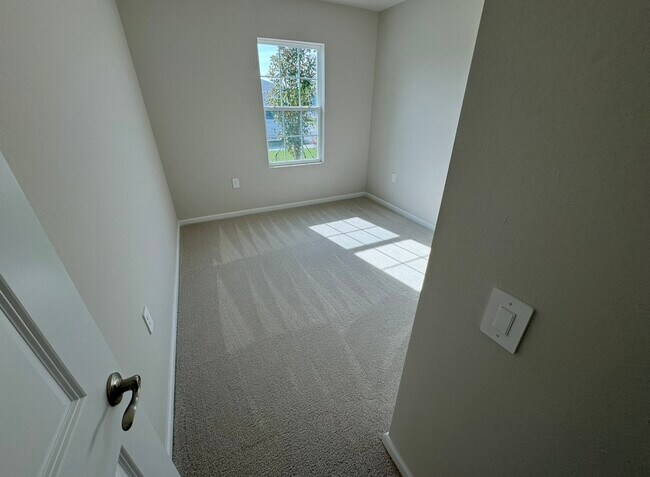 Building Photo - 16345 Lady Palm Dr