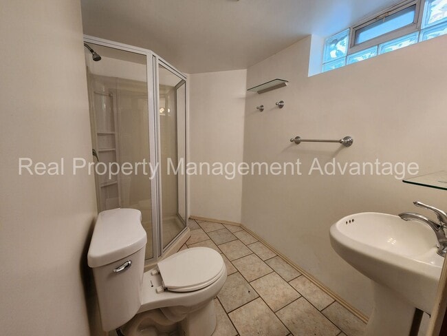 Building Photo - Ferndale Artistry with 2 Full Baths - Short Walk to Downtown Ferndale!