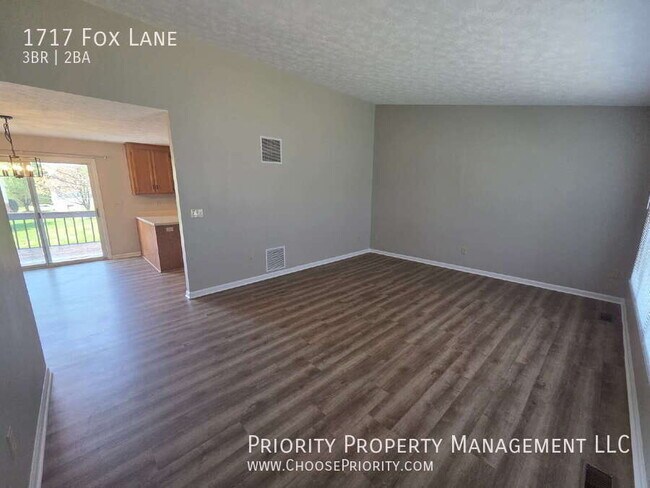 Building Photo - 1717 Fox Ln