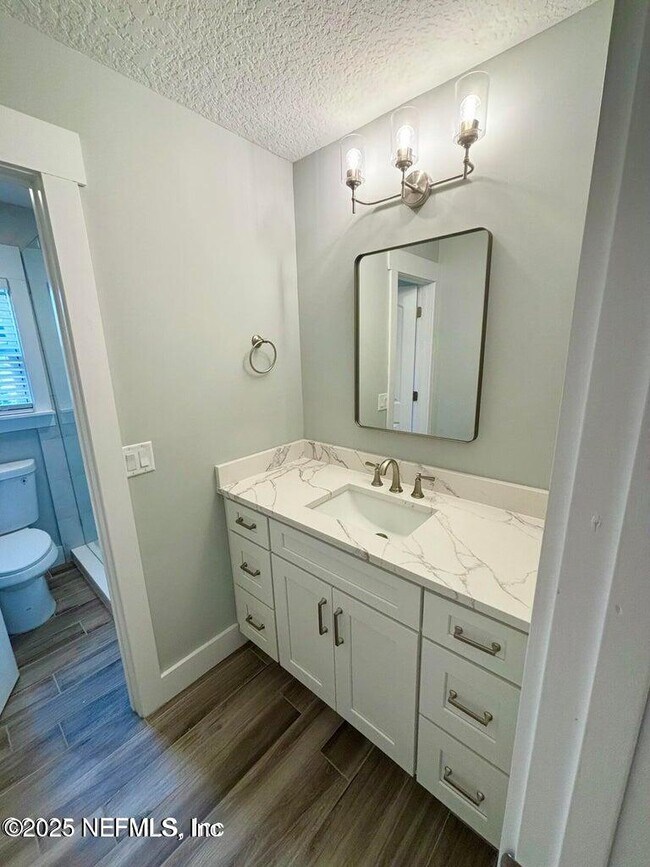 Building Photo - 5609 Hyde Park Cir