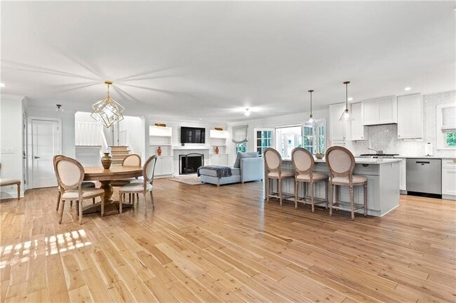 Building Photo - 4820 Powers Ferry Rd NW