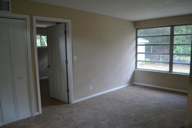 Building Photo - 2526 Pine Summit Dr E