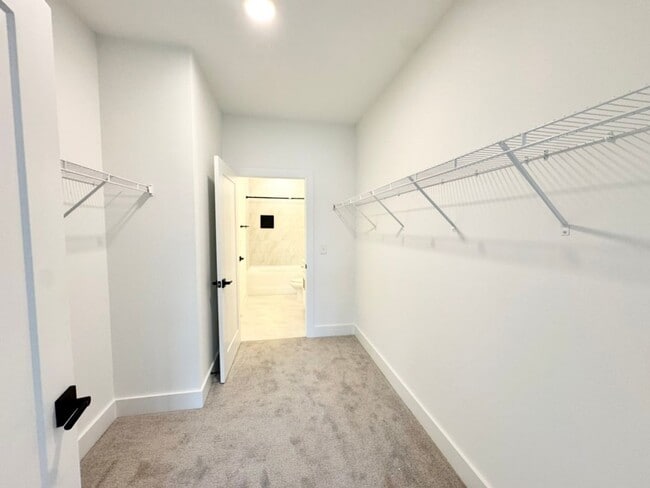 Building Photo - Discover Your Perfect 2-Bed Apartment at Brixton!