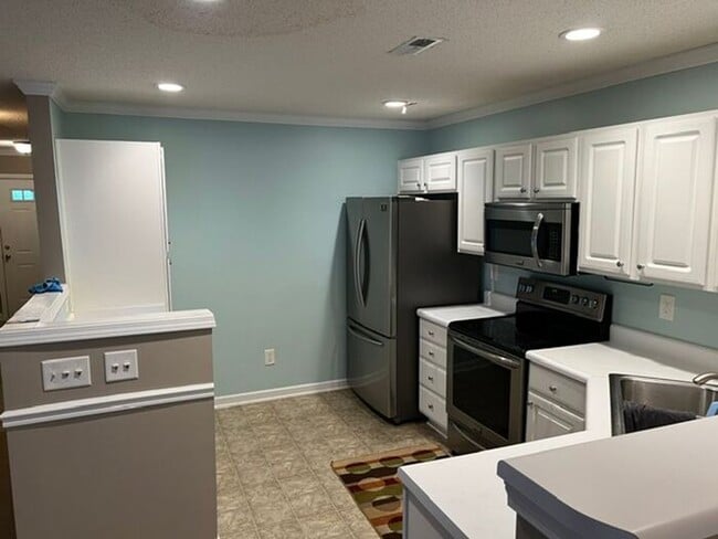 Building Photo - 2 Bedroom Townhome for Rent!