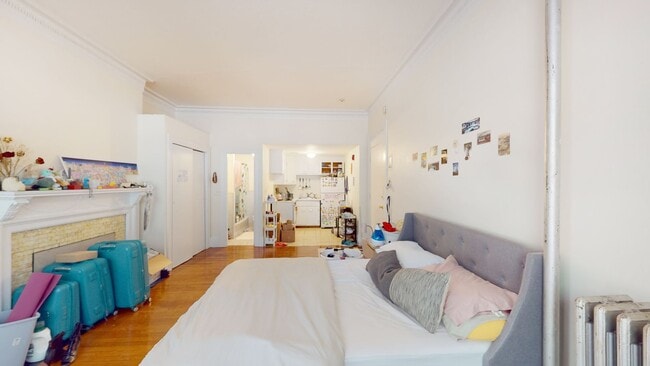 Building Photo - $2195 Brookline Studio on Beacon St - Heat and Hot Water Included