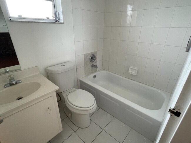 Building Photo - 4121 NW 26th St