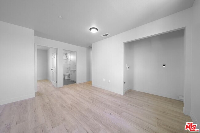 Building Photo - 236 W 84th Pl