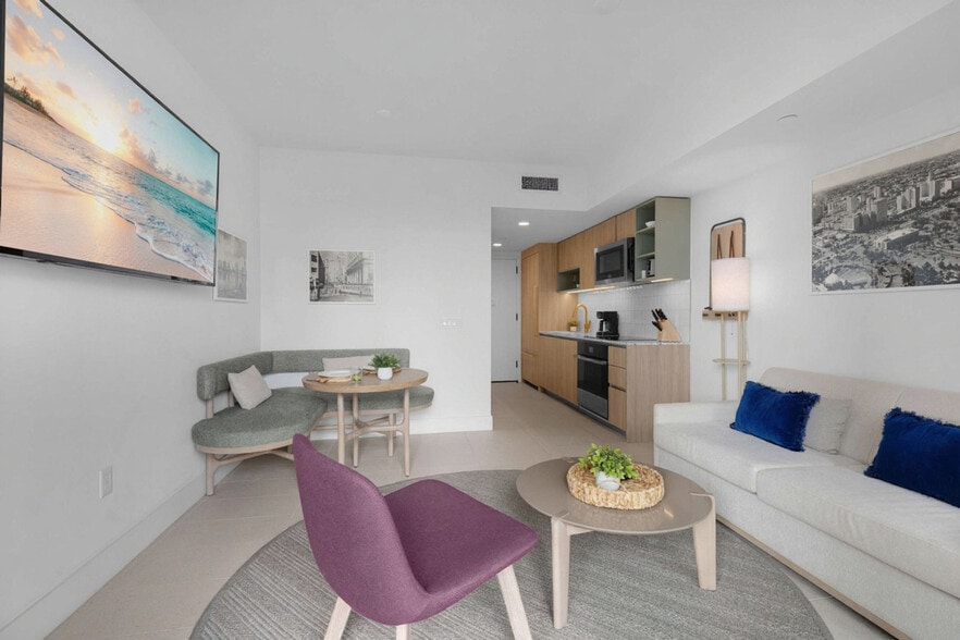 Building Photo - 601 NE 1st Ave