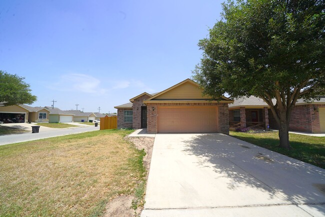 Building Photo - Great One-Story Home Near Lackland AFB Now...