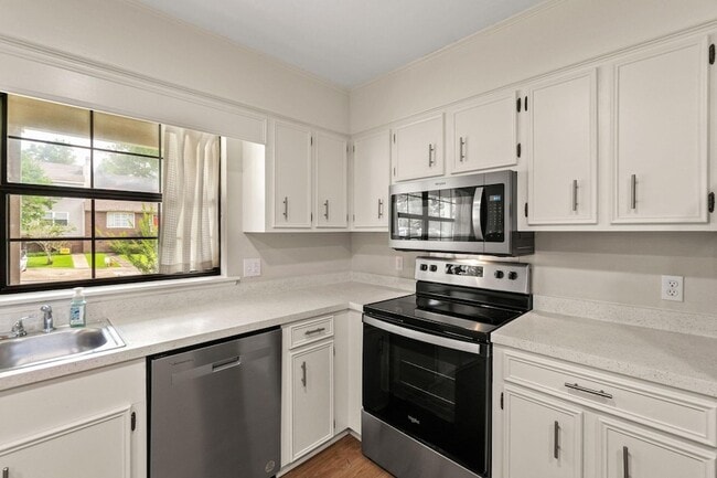 Building Photo - 129 Brookwood Ln