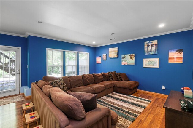 Building Photo - Townhouse in Lake Hogan Farms - 4 bedrooms - Amenities include community pool, tennis and playground
