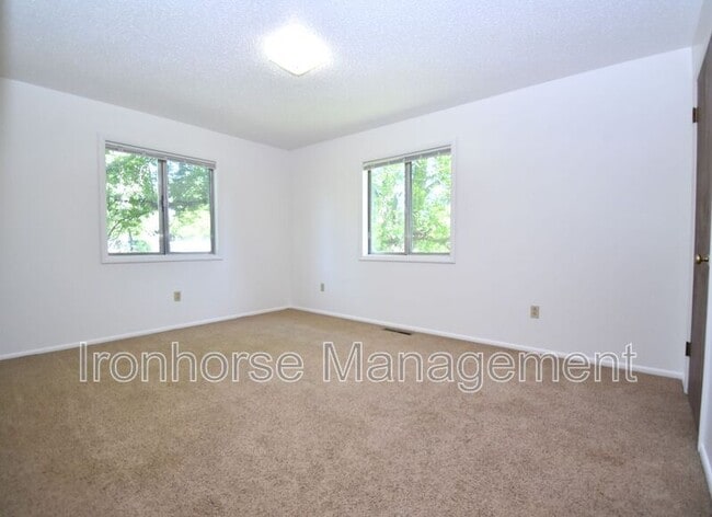 Building Photo - 411 N 16th Ave