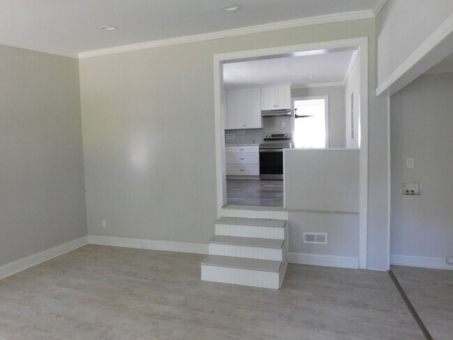 Building Photo - 304 Avenue A