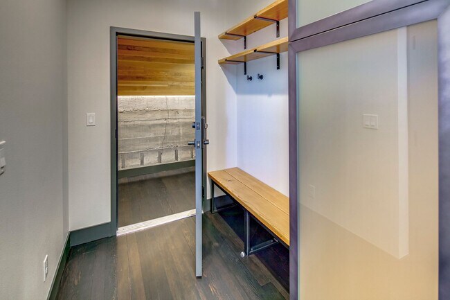 Building Photo - Modern Downtown Redmond 2 Bed/1 Bath Apart...