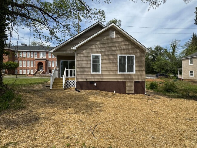 Building Photo - New construction 3 bed 2 bath with spaciou...