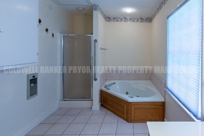 Building Photo - 4890 College Dr E
