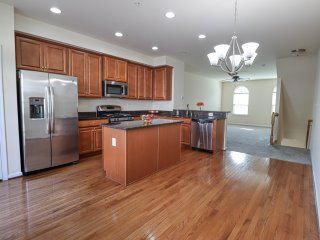 Building Photo - 7721 Duncannon Ln