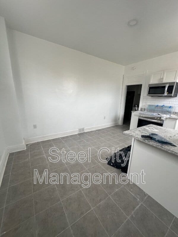 Building Photo - 211 S 7th St