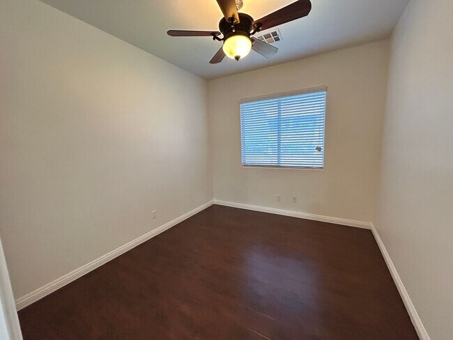 Building Photo - Desirable Summerlin Home 4 Bedrooms 2.5 Ba...