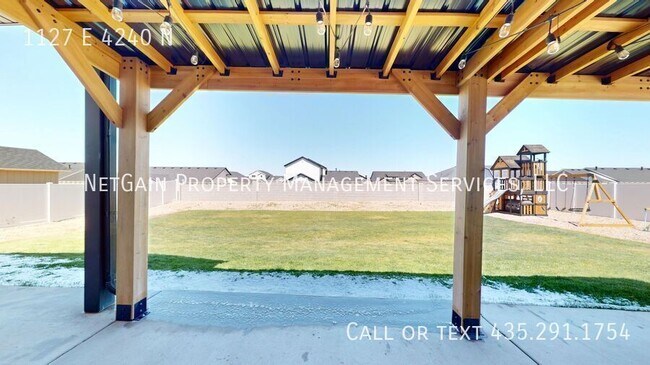 Building Photo - 1127 4240 N