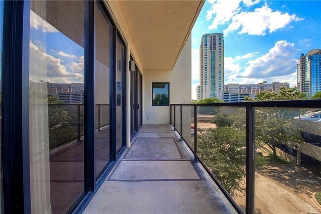 Building Photo - 40 N Interstate Hwy 35