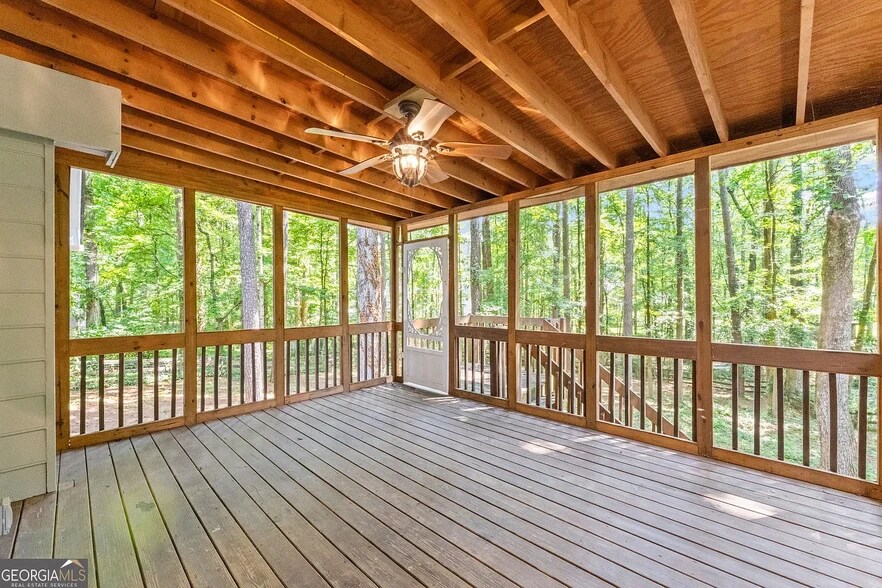 Building Photo - 220 Hollyridge Dr